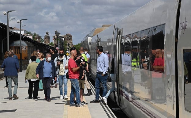 Los trenes regionales también circularán por la nueva línea entre Plasencia y Badajoz