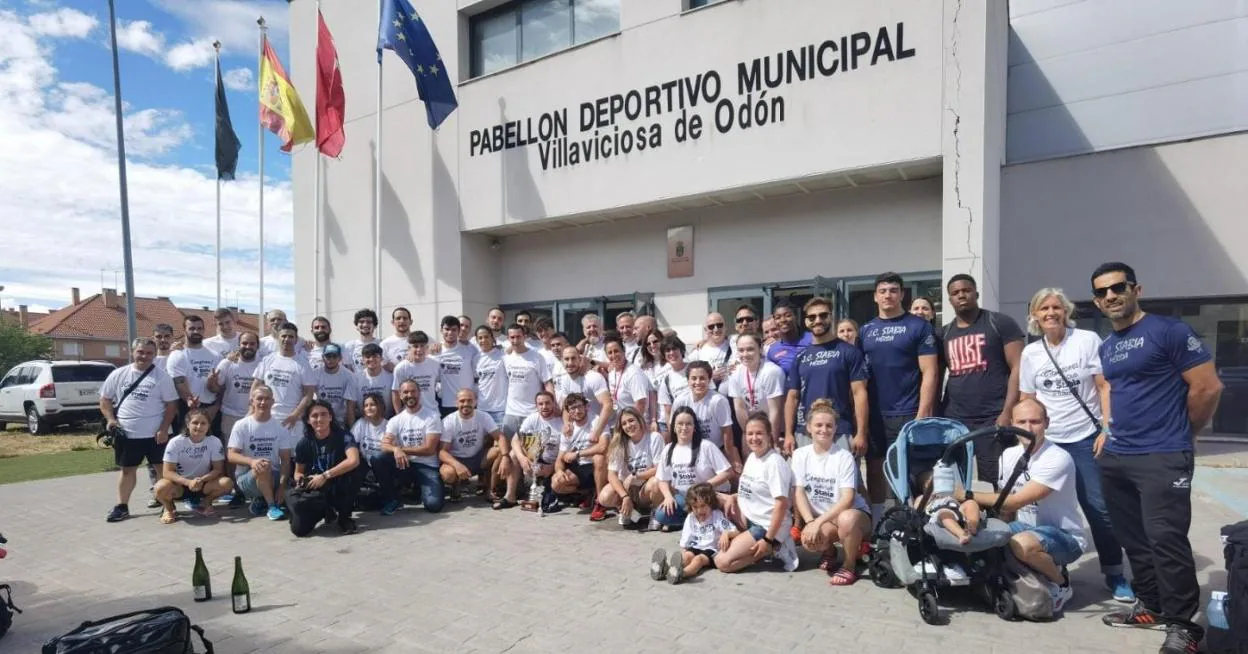La expedición del Judo Stabia Mérida, en Villaviciosa de Odón. 
