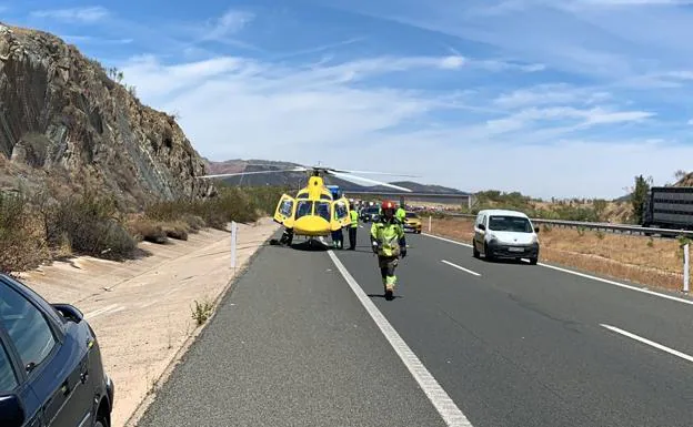 Hasta el lugar del suceso se han desplazado el helicóptero del SES con base en Malpartida de Cáceres