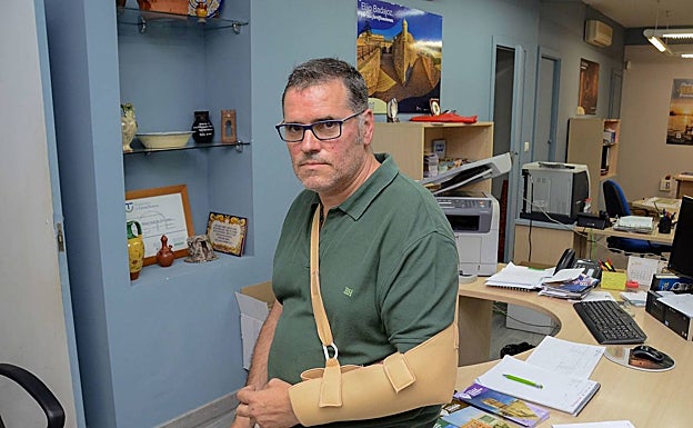 Carlos Sánchez Rubio, el funcionario de Turismo poco el día después de ser agredido en su oficina en 2017. 