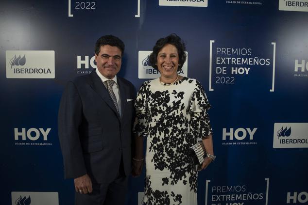 Manuel Pizarro y Asunción Gómez-Pérez en el photocall de la gala.