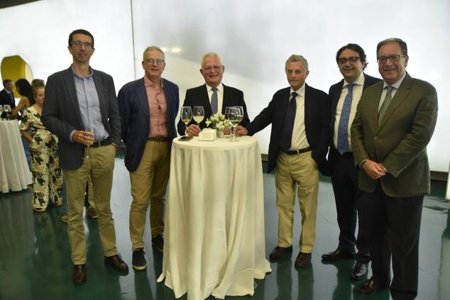 Antonio Pérez, Fernando Menaya, Juan Antonio Gallardo, Cipriano Hurtado, José María Vergeles y Cecilio Venegas.