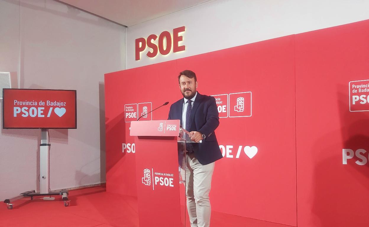 Rafael Lemus, este viernes, en la sala de prensa de la sede provincial del PSOE. 