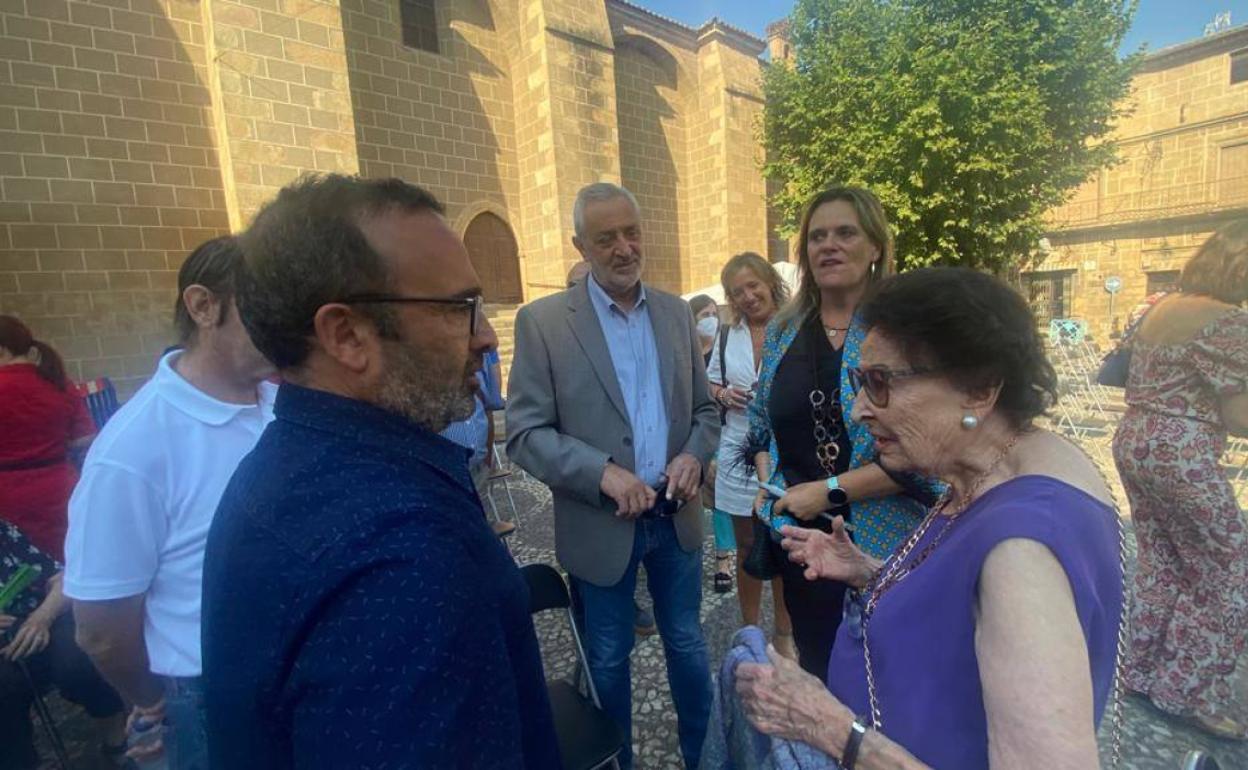 Conchita Viera junto a Carlos Carlos, Yolanda García Seco y Miguel Ángel Morales. 