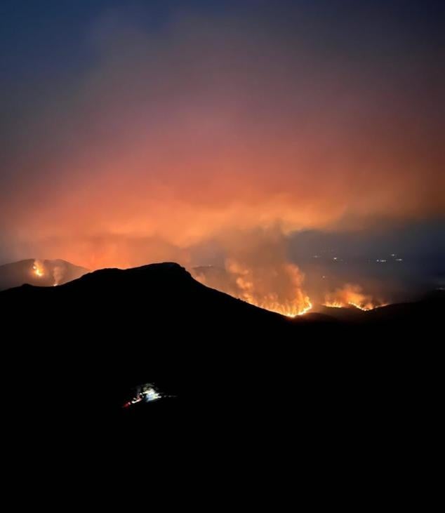 El incendio de Las Mestas, en Ladrillar (Las Hurdes, Cáceres) vista desde Las Hurdes