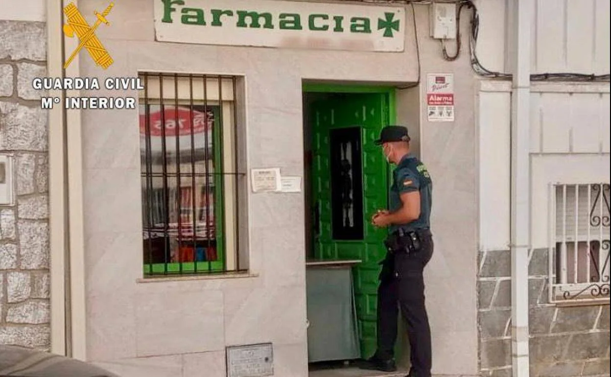 Dos investigados por intentar comprar un medicamento con una receta falsa  en Torreorgaz 