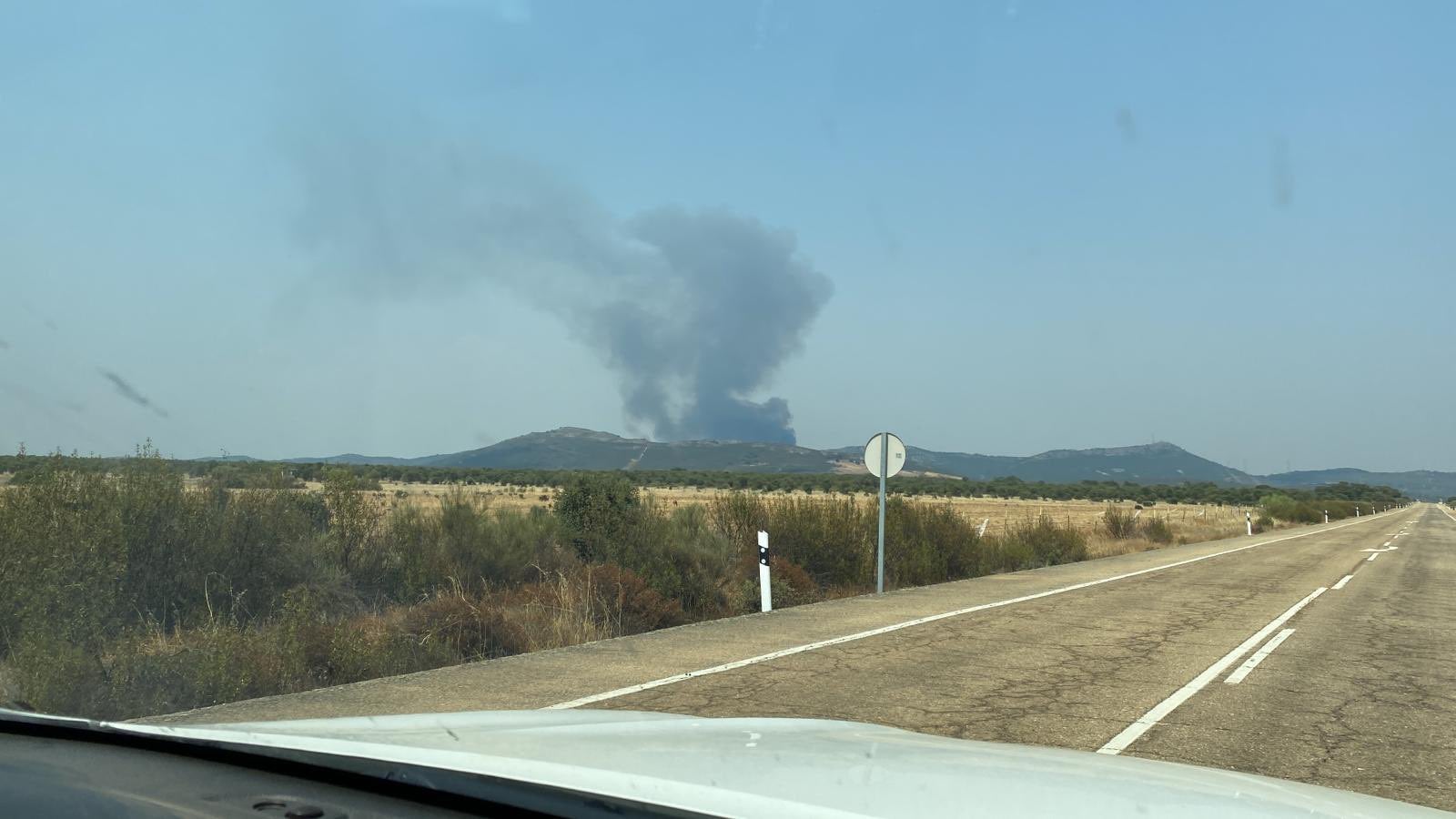 Fotos: Infoex trabaja en nuevo incendio incendio en Casas de Miravete, cerca de Monfragüe