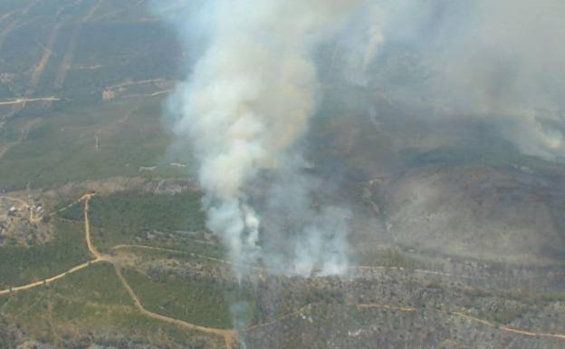 Así se ve el incendio de Monfragüe desde el aire