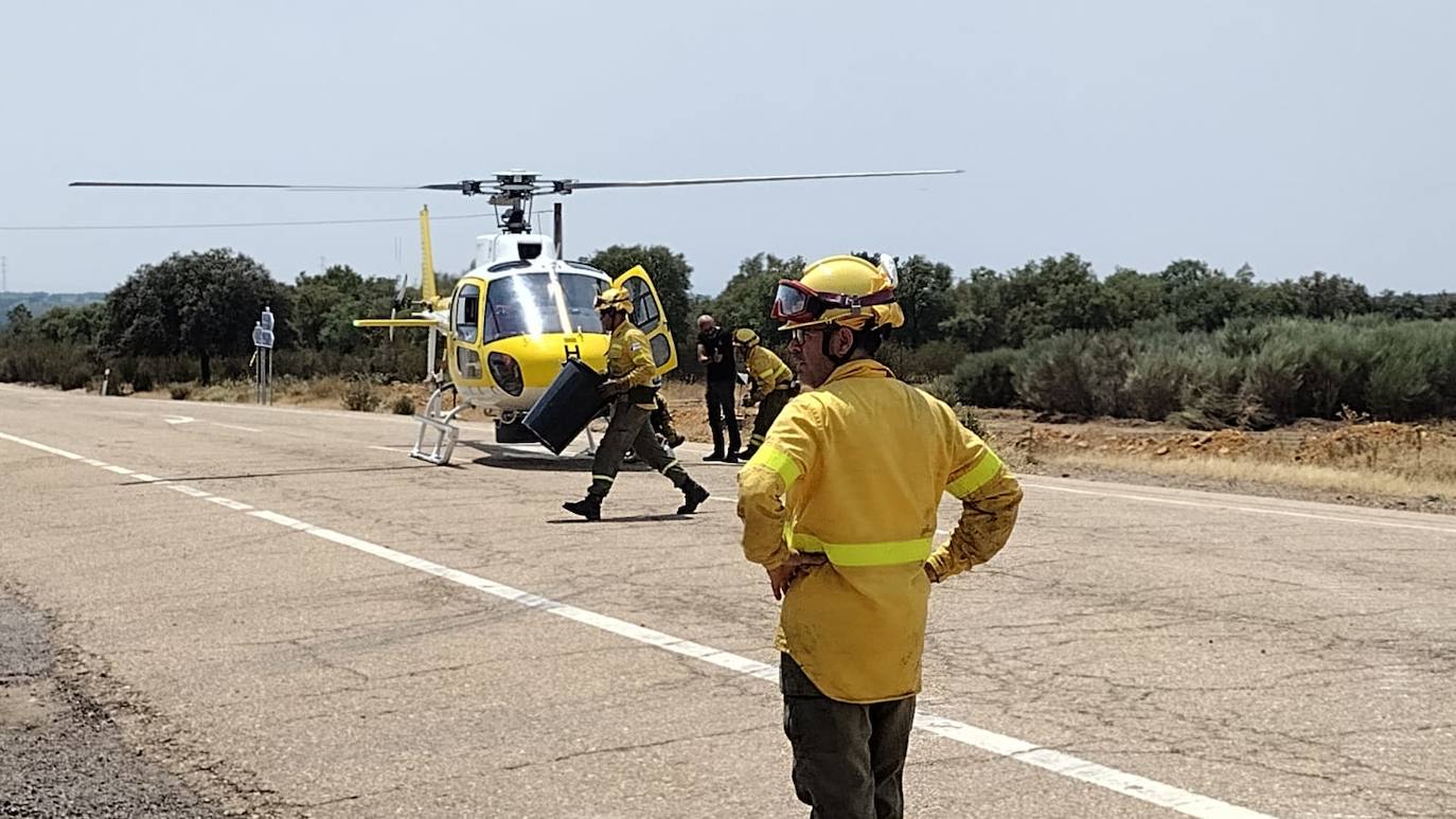 Un helicóptero en la zona de Miravete