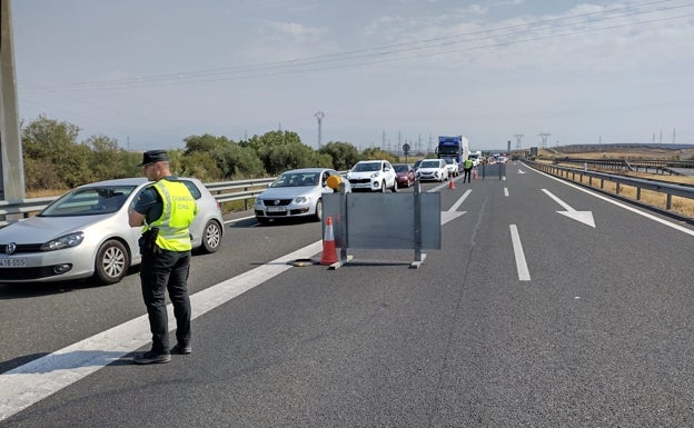 La autovía A-5 se reabre al tráfico tras una mañana de atascos