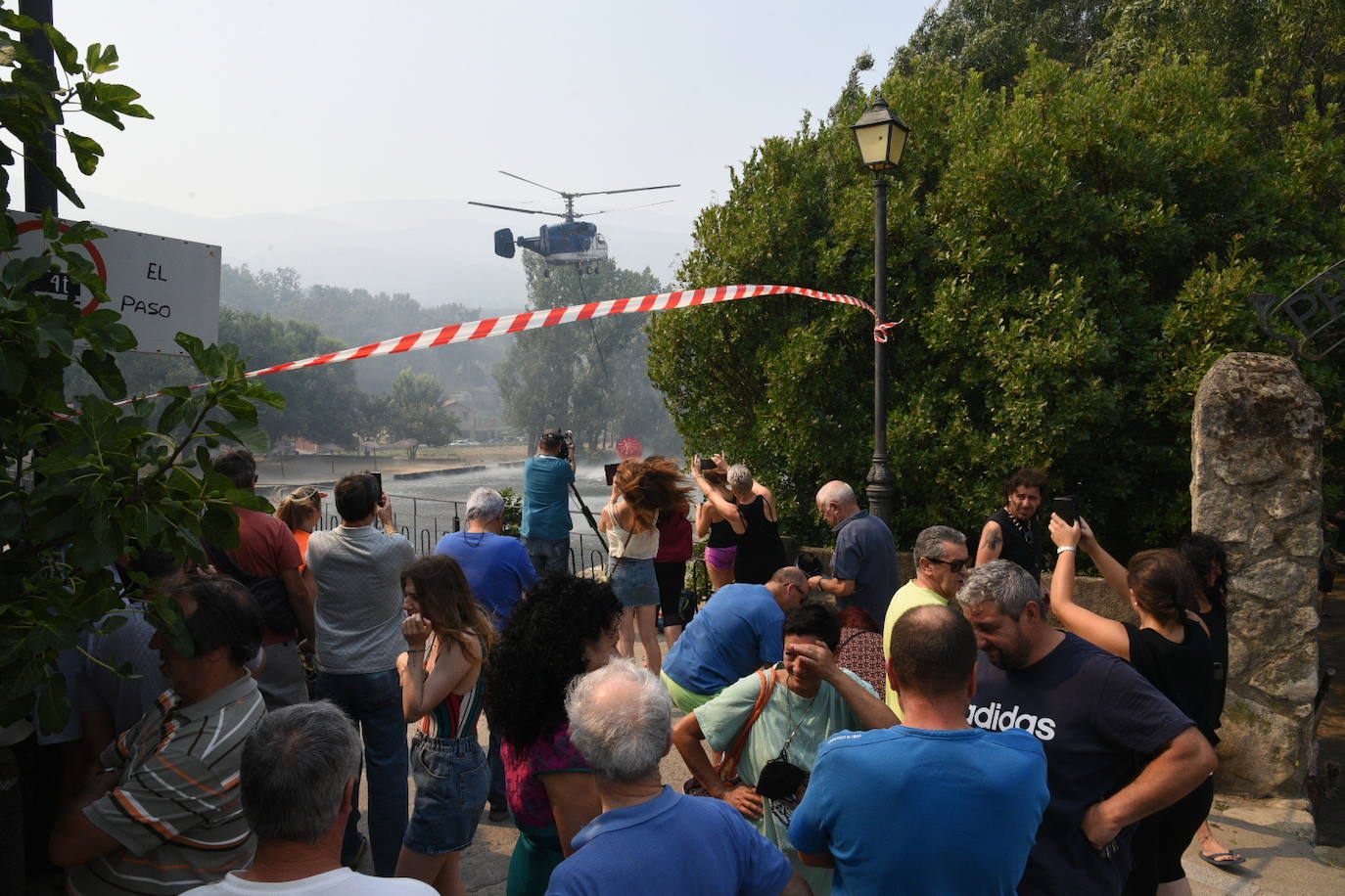 Fotos: Las imágenes del incendio en el Jerte este domingo