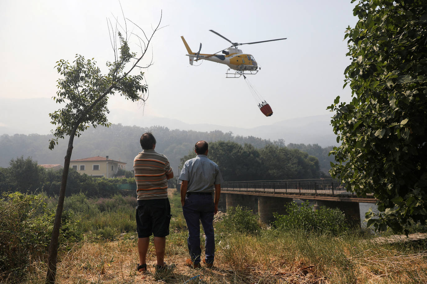 Fotos: Las imágenes del incendio en el Jerte este domingo