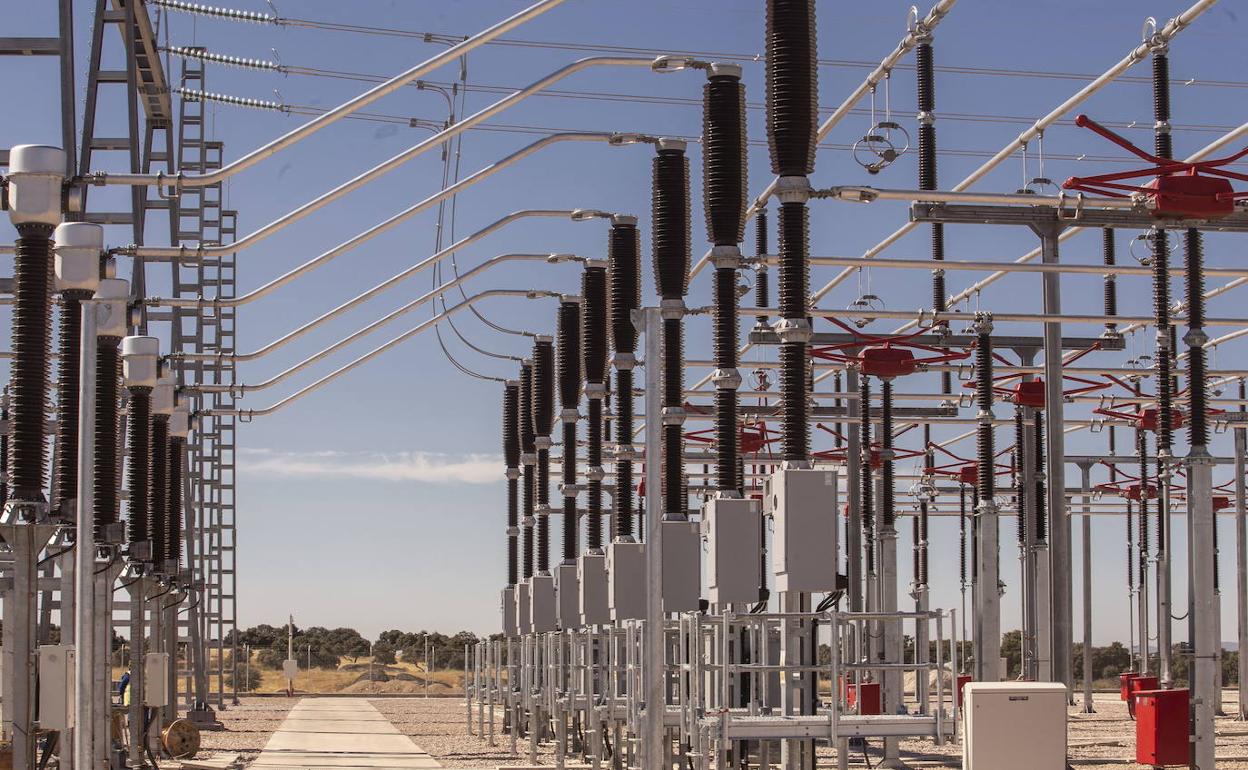 Subestación eléctrica de los Arenales, a la salida de Cáceres. 