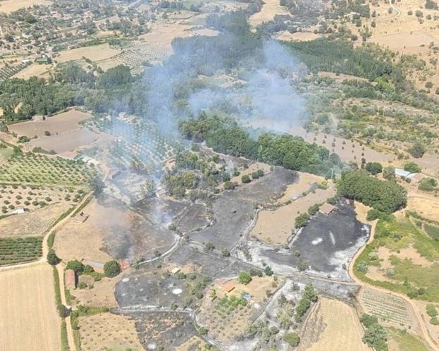 Imagen aérea del incendio originado este martes. 