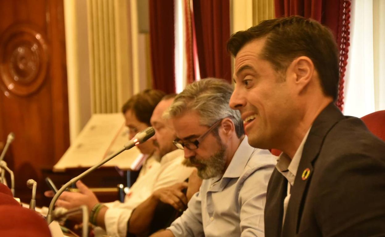 El concejal no adscrito, Alejandro Vélez, durante el pleno de hoy. 