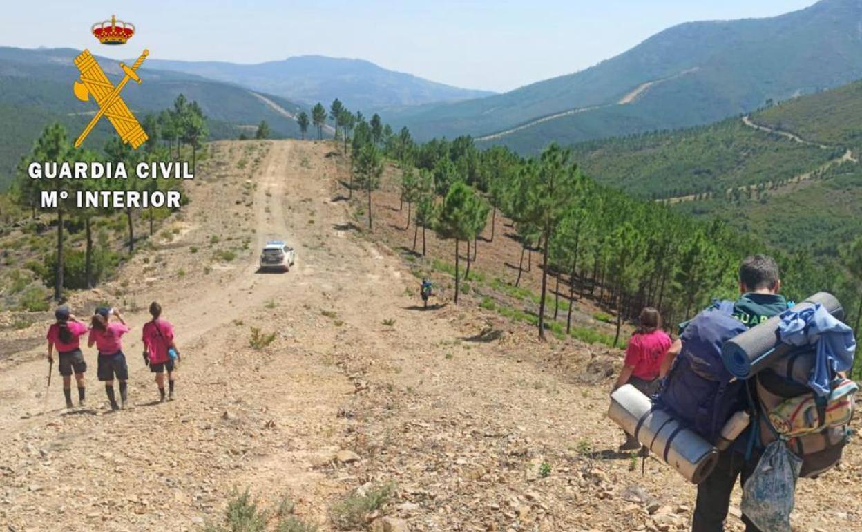 Sucesos: Rescatan a una monitora y cinco niñas tras perderse haciendo una ruta cerca de Pinofranqueado