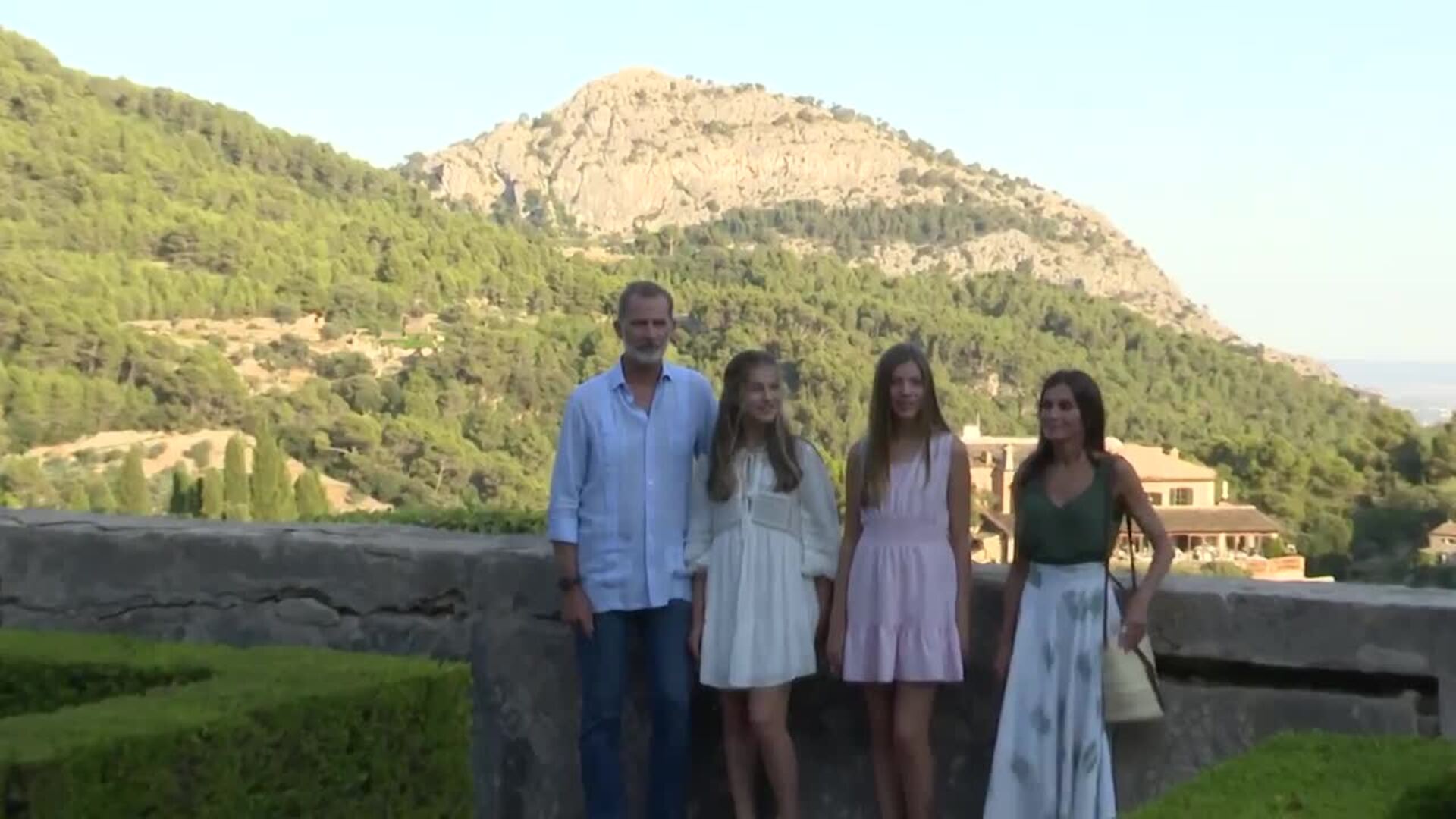 Los Reyes y sus hijas protagonizan el tradicional posado en Mallorca