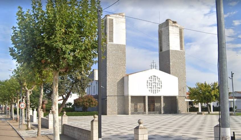 Iglesia de Hernán Cortés, entidad local menor de Don Benito, que fue asaltada por una banda de ladrones.