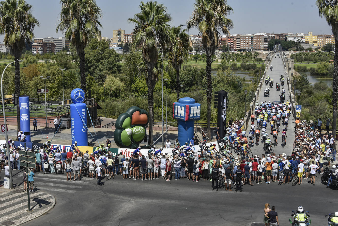 Fotos: La Vuelta a Portugal pasa por Badajoz