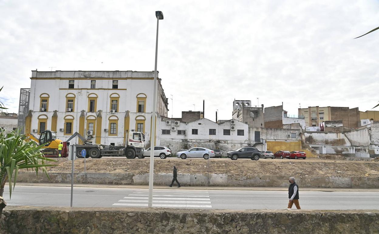 En el entorno del Palacio de Godoy había previstos dos aparcamientos, uno en superficie y otro subterráneo.