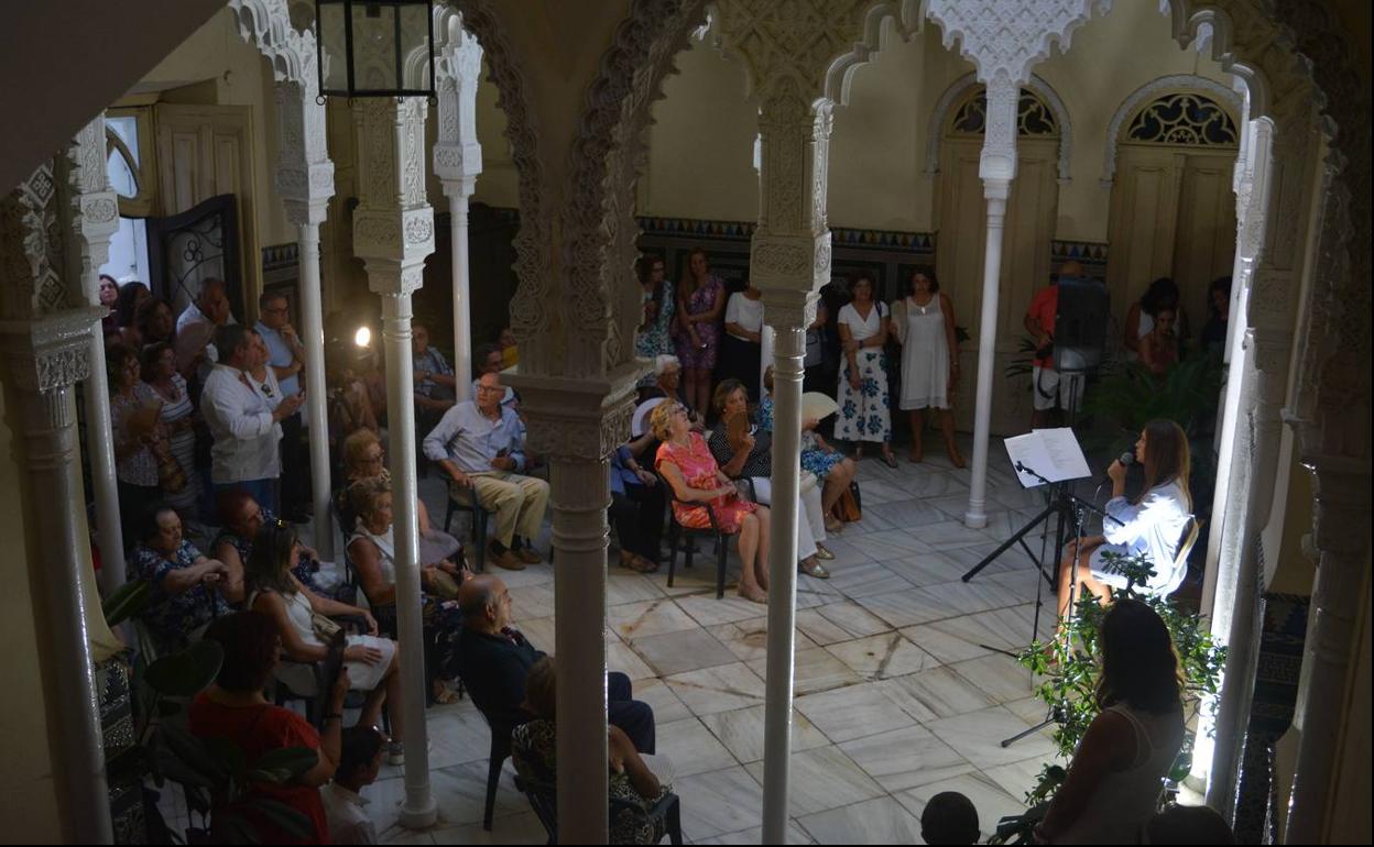 Concierto de Marta Carretero en el patio neomudejar del siglo XIX 