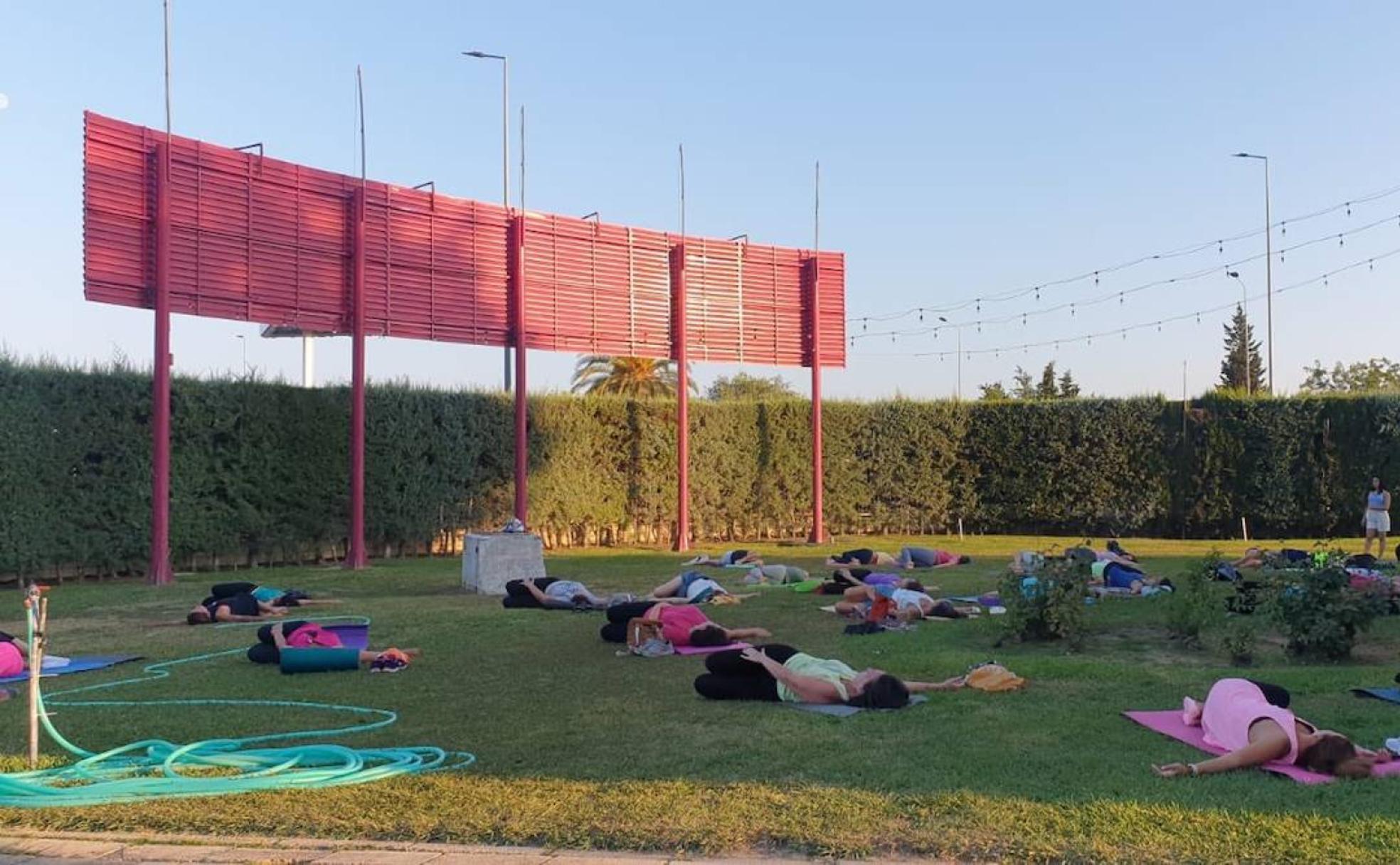 La clase de yoga en la Rucab el pasado lunes. 