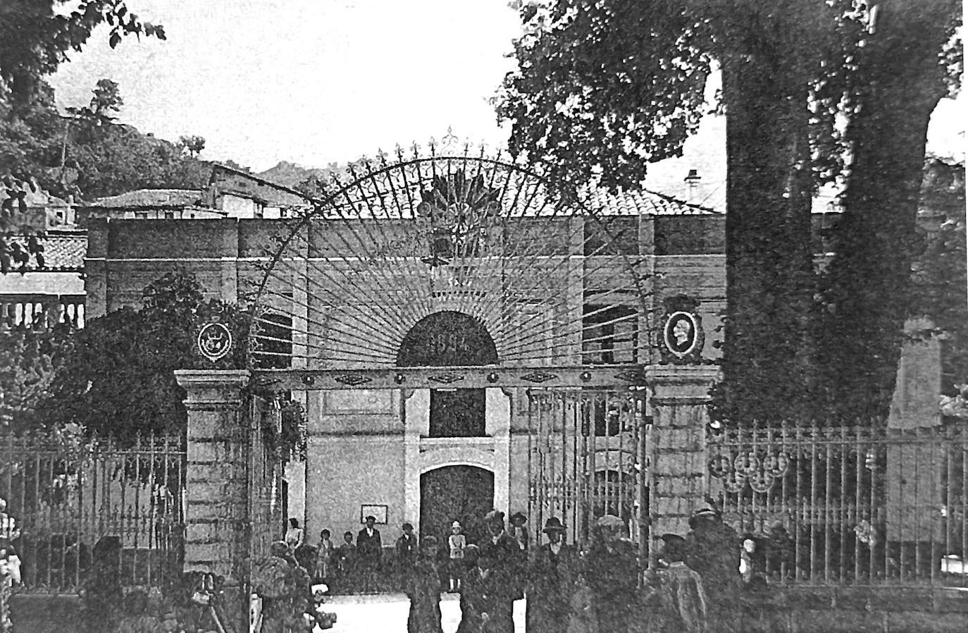 Fachada del Balneario a principios del siglo XX.