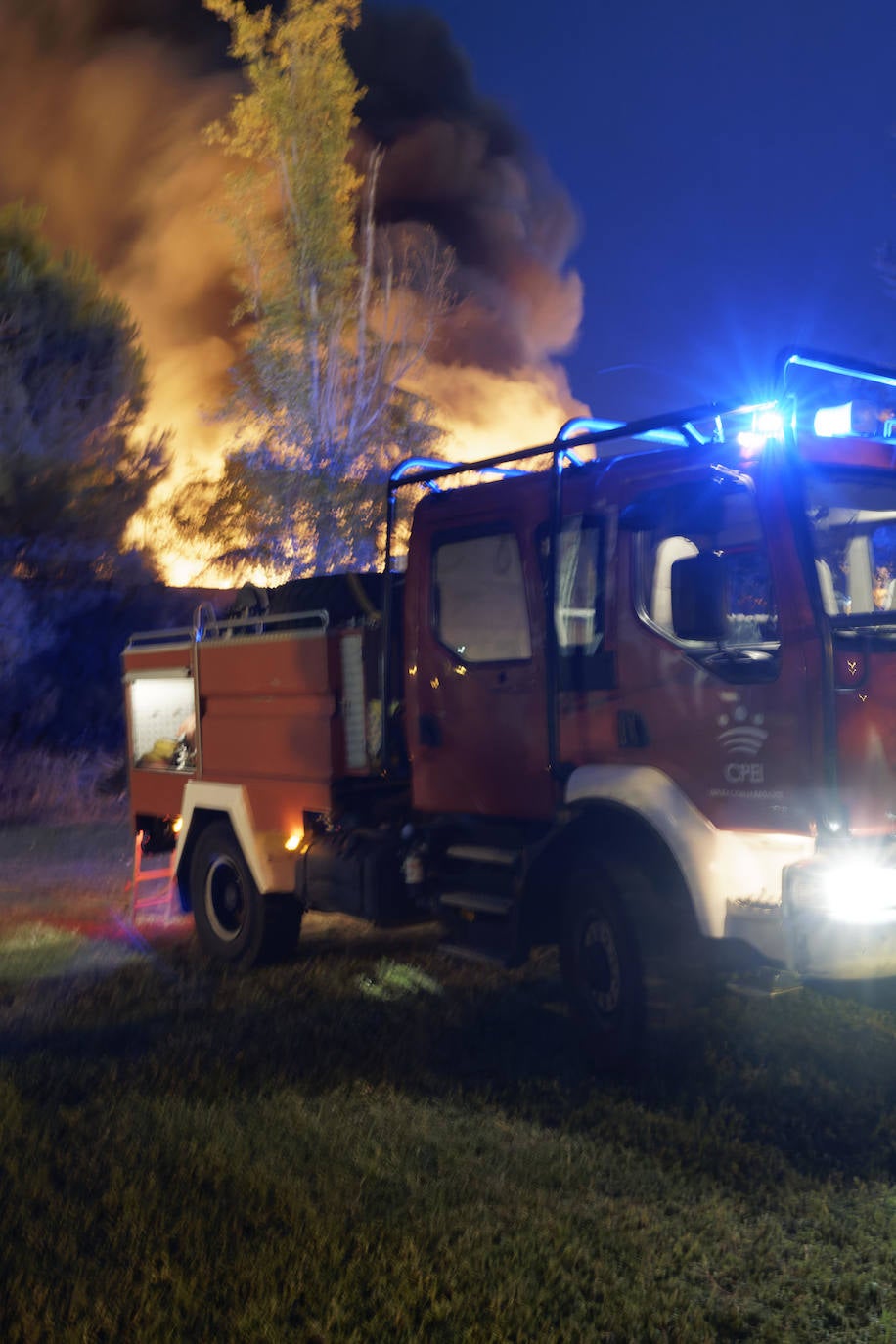 Fotos: Imágenes del espectacular incendio frente al acueducto de Los Milagros de Mérida