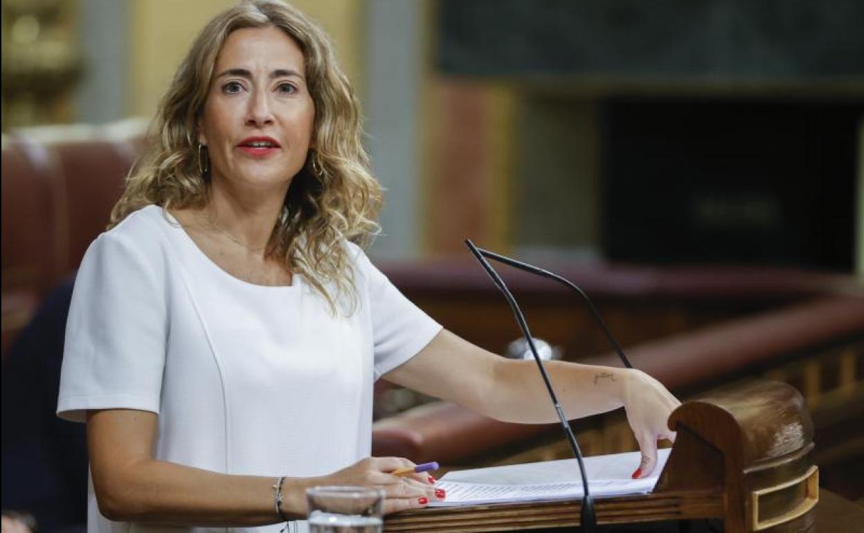 La ministra de Transportes, Raquel Sánchez, durante su intervención en el Congreso de los Diputados. 