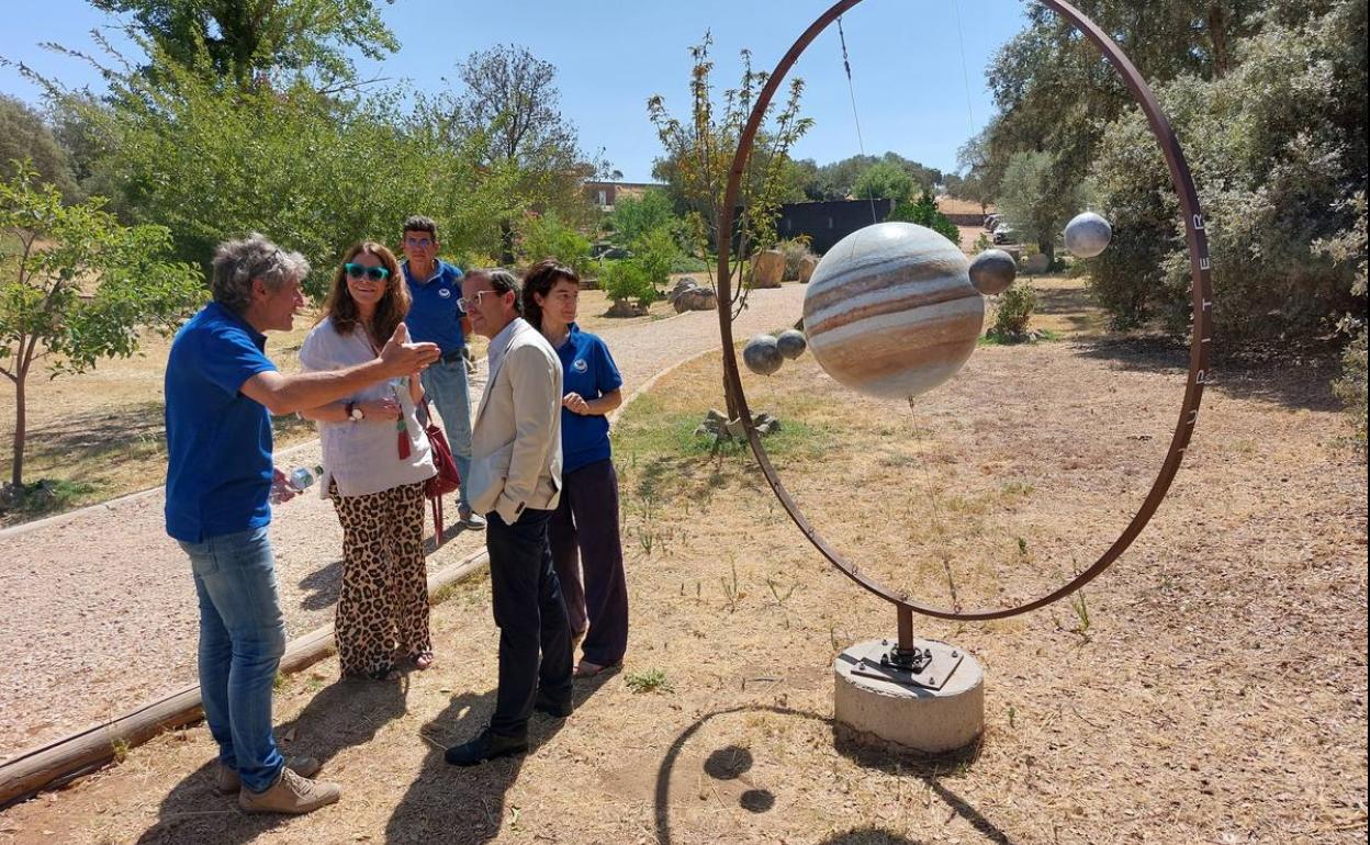 Uno de los momentos en la visita a Entre Encinas y Estrellas 