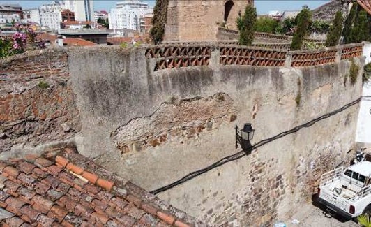 Tramo de la muralla que lleva hasta la Torre Redonda , que se prevé hacer visitable. 