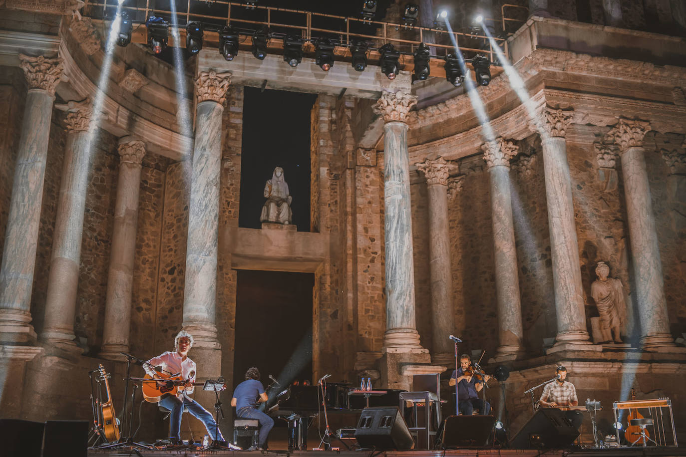 Fotos: El mítico rockero Miguel Ríos hace vibrar el estreno del Stone &amp; Music