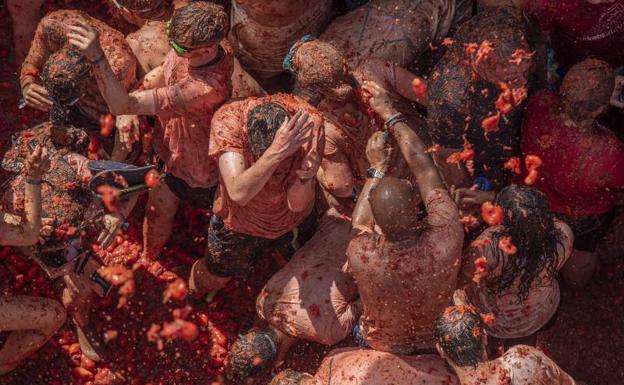 Vuelve la Tomatina a las calles de Buñol