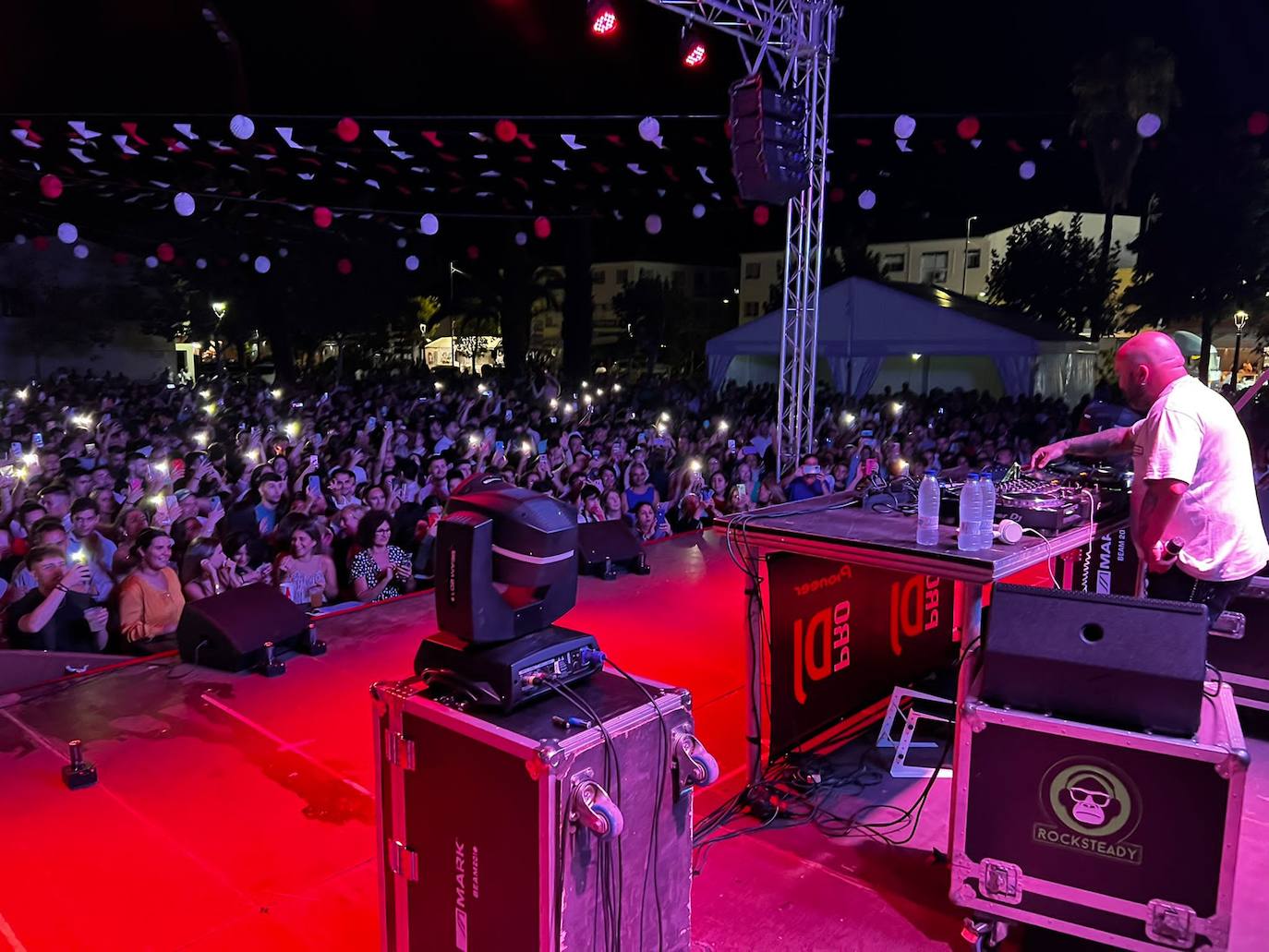 Kiko Rivera inaugura las fiestas del Ramo de Casar de Cáceres con gran expectación de público