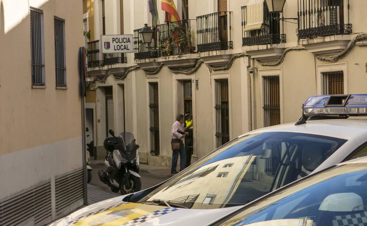 La Policía Local de Badajoz ya usa cepos en coches mal estacionados en el  Casco Antiguo - Badajoz - COPE