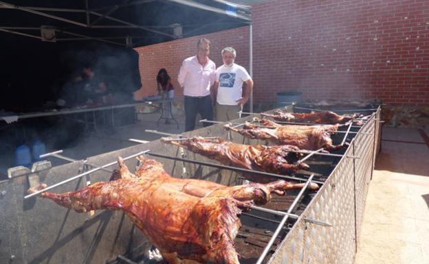 Asado de canales de cordero en el Salón Ovino de Castuera. 