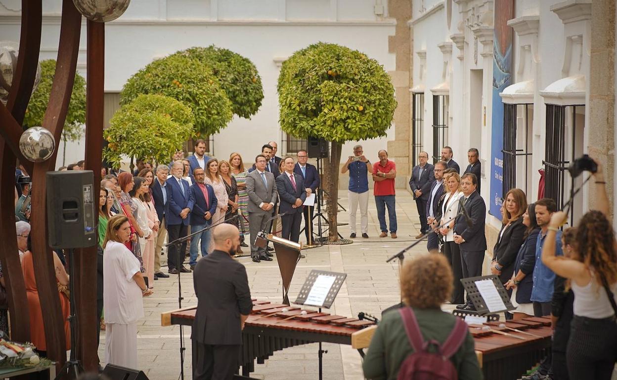 La Asamblea de Extremadura defiende la memoria de las víctimas del