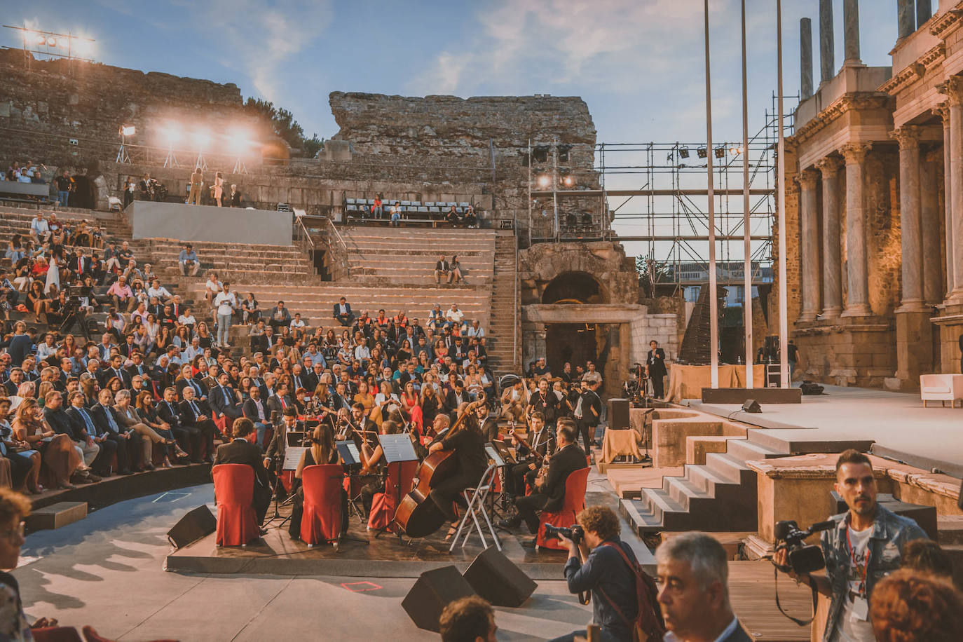 Fotos: Acto de entrega de las Medallas de Extremadura en el Teatro Romano