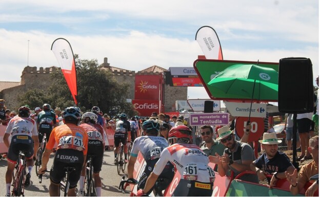 Paso de los ciclistas antes de la llegada. 