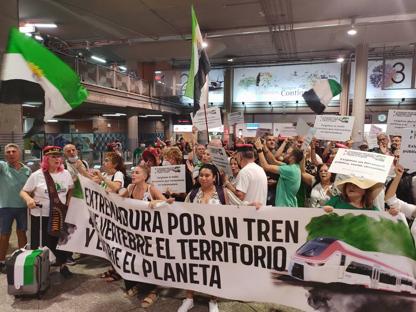 Fotos: La manifestación en Madrid por un tren digno para Extremadura