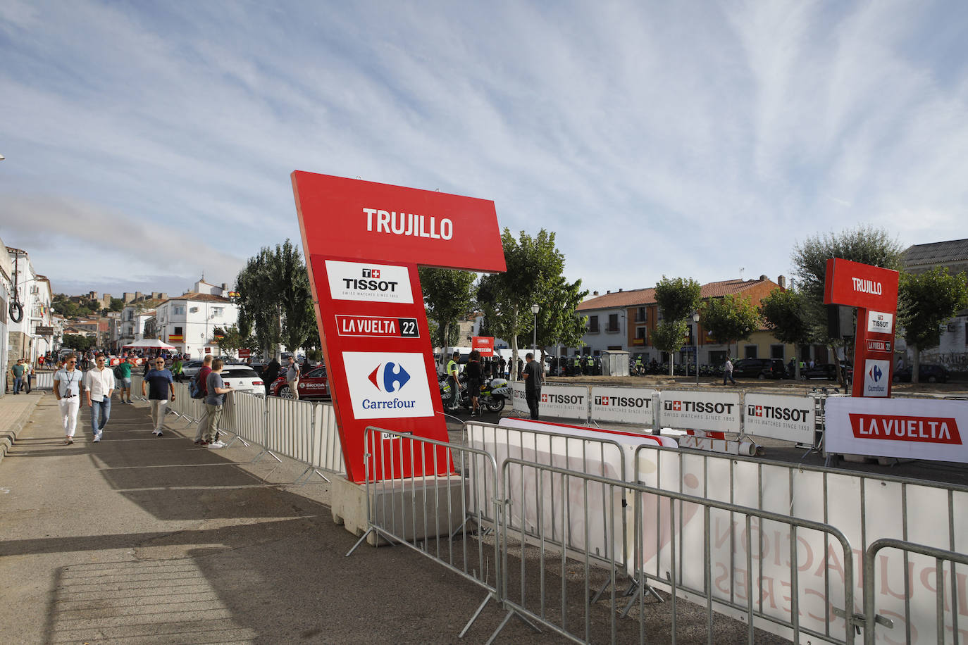 Cientos de personas arropan a la Vuelta en Trujillo