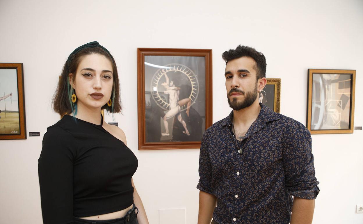 Autores de la exposición 'Ekleipsis' en la sala La Sindicalista de la calle Roso de Luna .