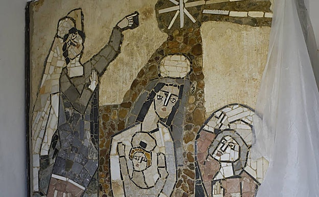 Detalle de la escena central del mosaico de Silveira titulado 'Belén', que recrea el nacimiento de Jesús. 