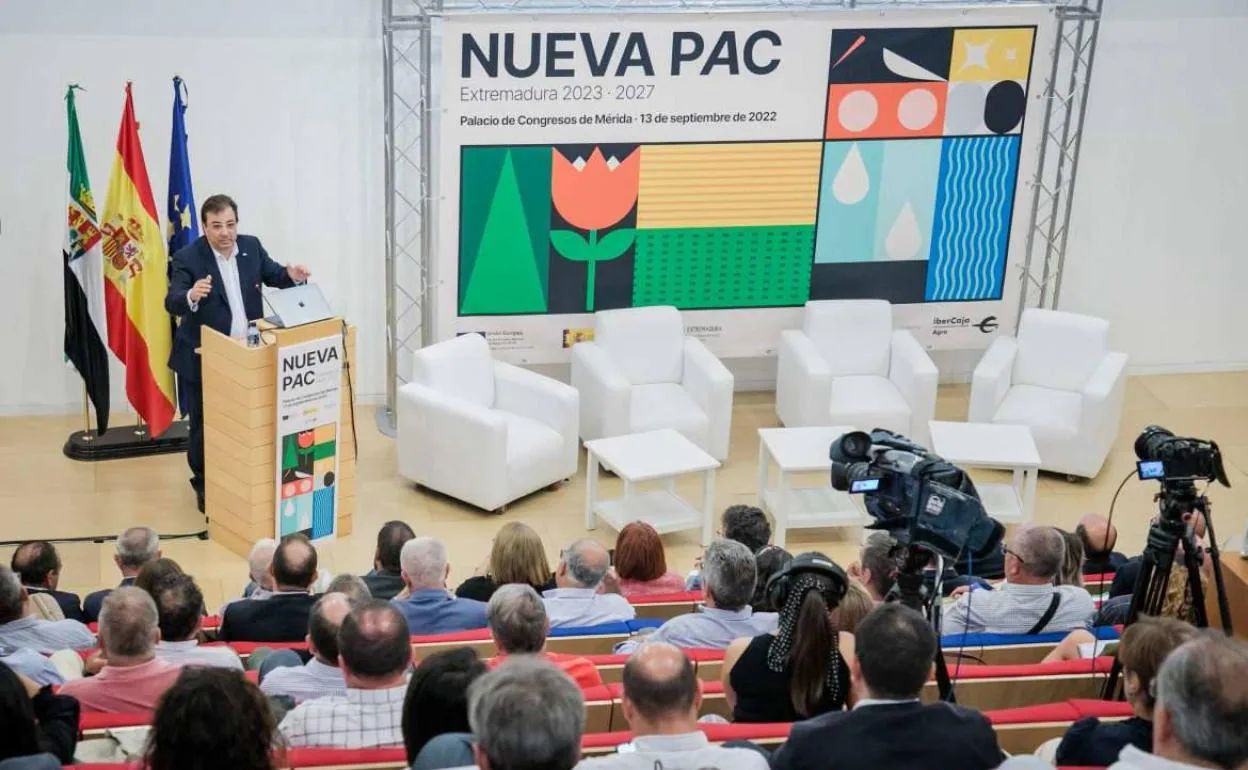 El presidente de la Junta de Extremadura durante la presentación del Foro Nueva PAC 2023-2027.