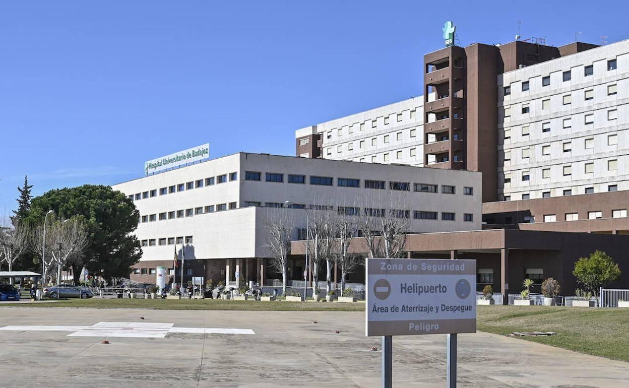 Hospital Universitario de Badajoz, donde se encuentra ingresado el infectado.