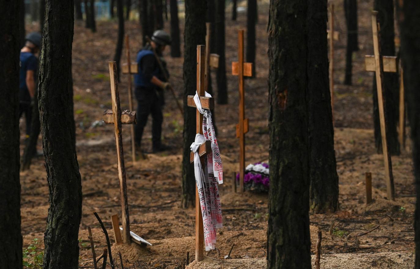 Fotos: Fosa común de Izium