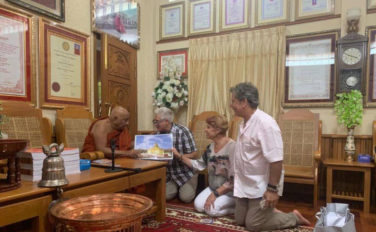 Reunión de los responsables de la Fundación Lumbini con el monje Sitagu Sayadaw en Birmania. 