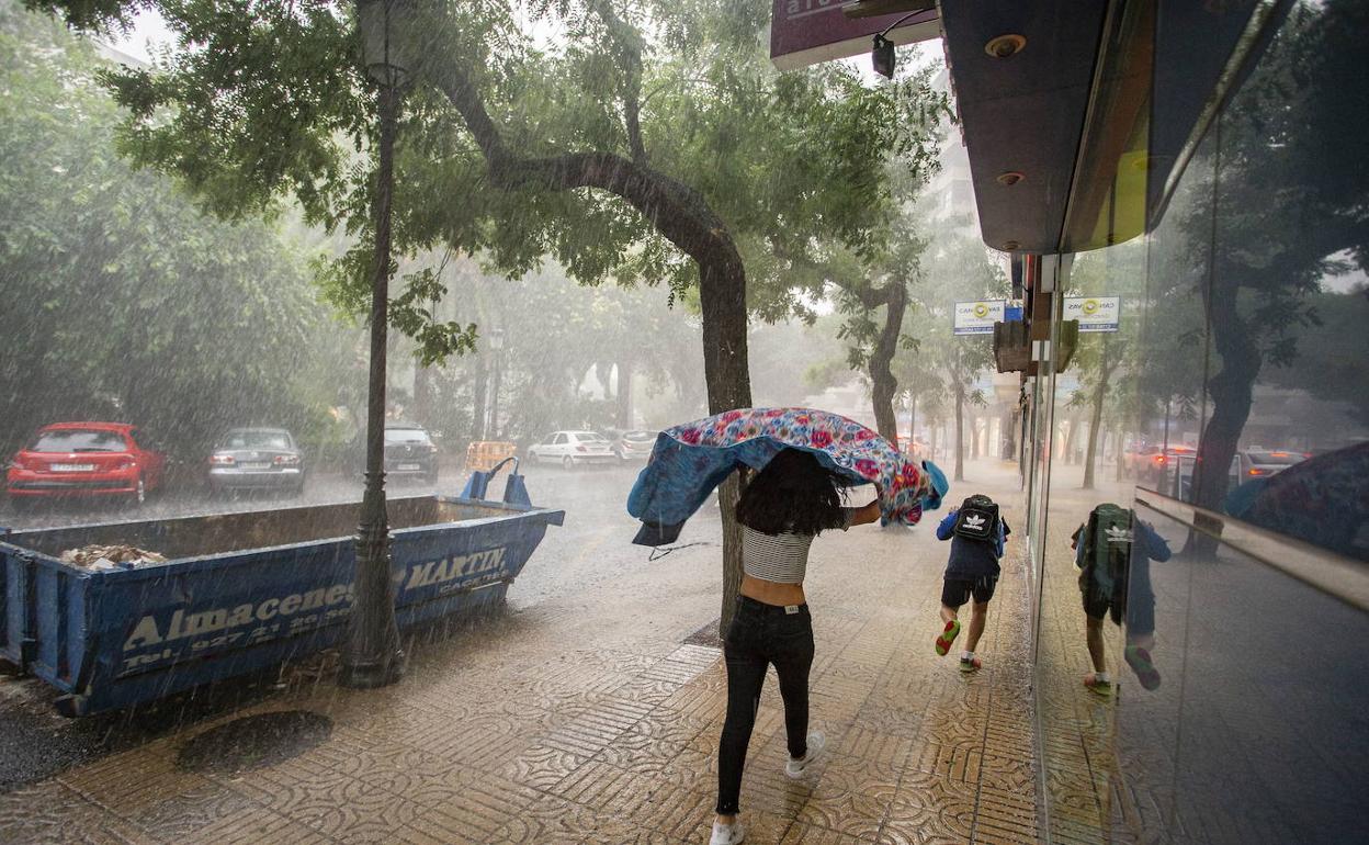 Imagen de archivo de una tormenta en Cáceres. 