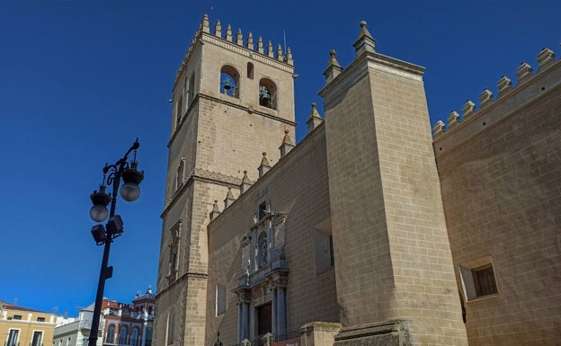 La torre de la Catedral de Badajoz, vista desde la puerta principal. 