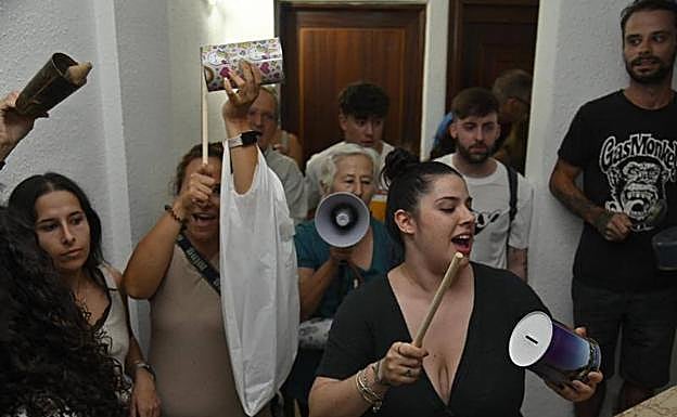 Los okupas de Badajoz salen de la casa por la presión de los vecinos